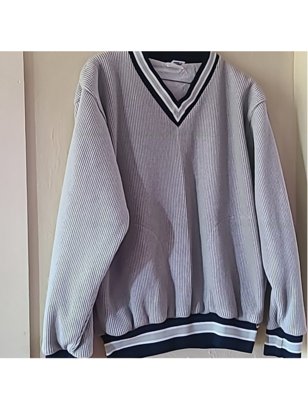 Russell Athletic men's vee neck thermal lined pullover size Med. (#2467E)